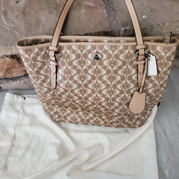 Coach Peyton c Tote (XL) B1495-F27350 *MINT* $328 - Picture 1 of 7